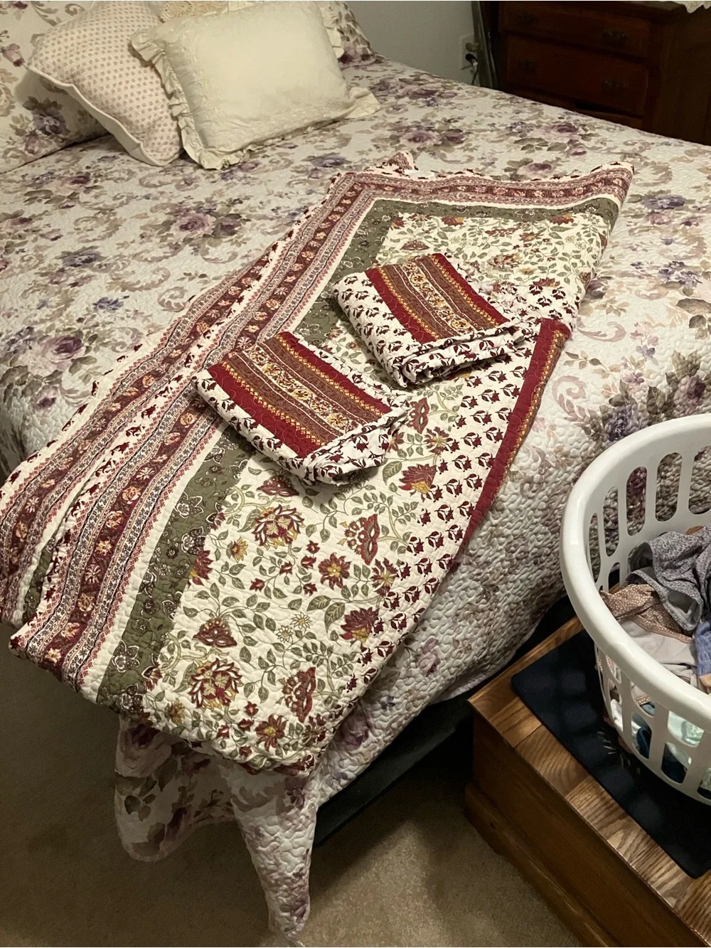 Botanical Patchwork Quilt with Coordinating Shams - Red, Green, Cream